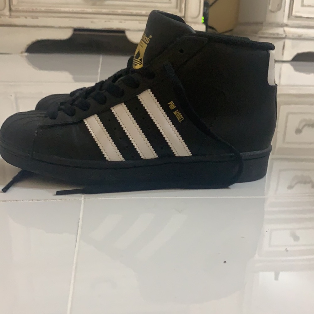 Brand New boys size 4 Adidas Sneakers, high top - Picture 2 of 4